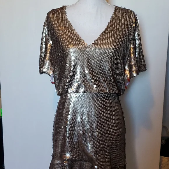 monique lhuillier gold dress MONIQUE LHUILLIER Size 4 Black Gold Silk Rayon Sequined Cocktail Dress –  Sui Generis Designer Consignment